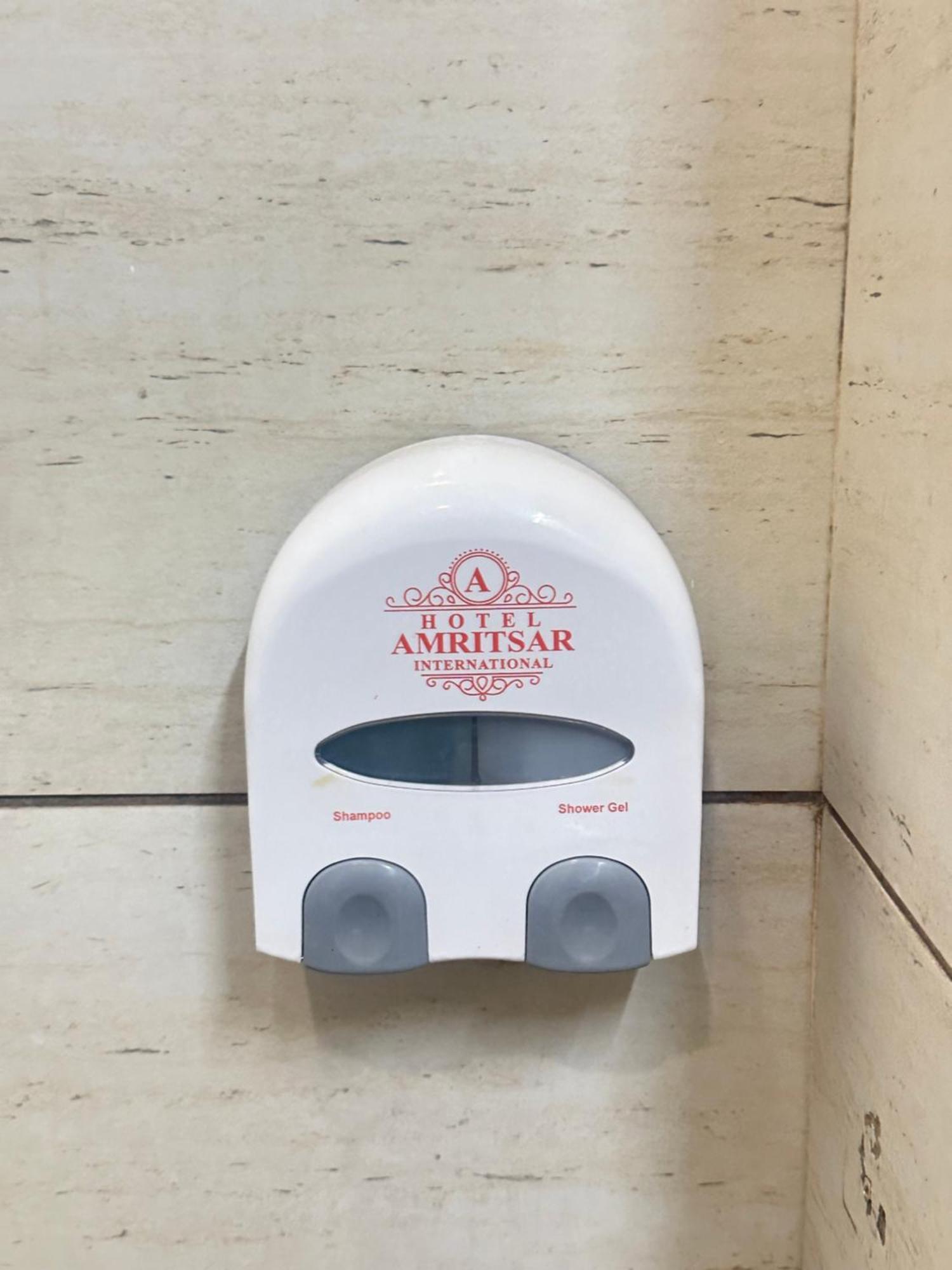 Hotel Amritsar International 2 Min Walk From Amritsar Bus Stand Exteriör bild
