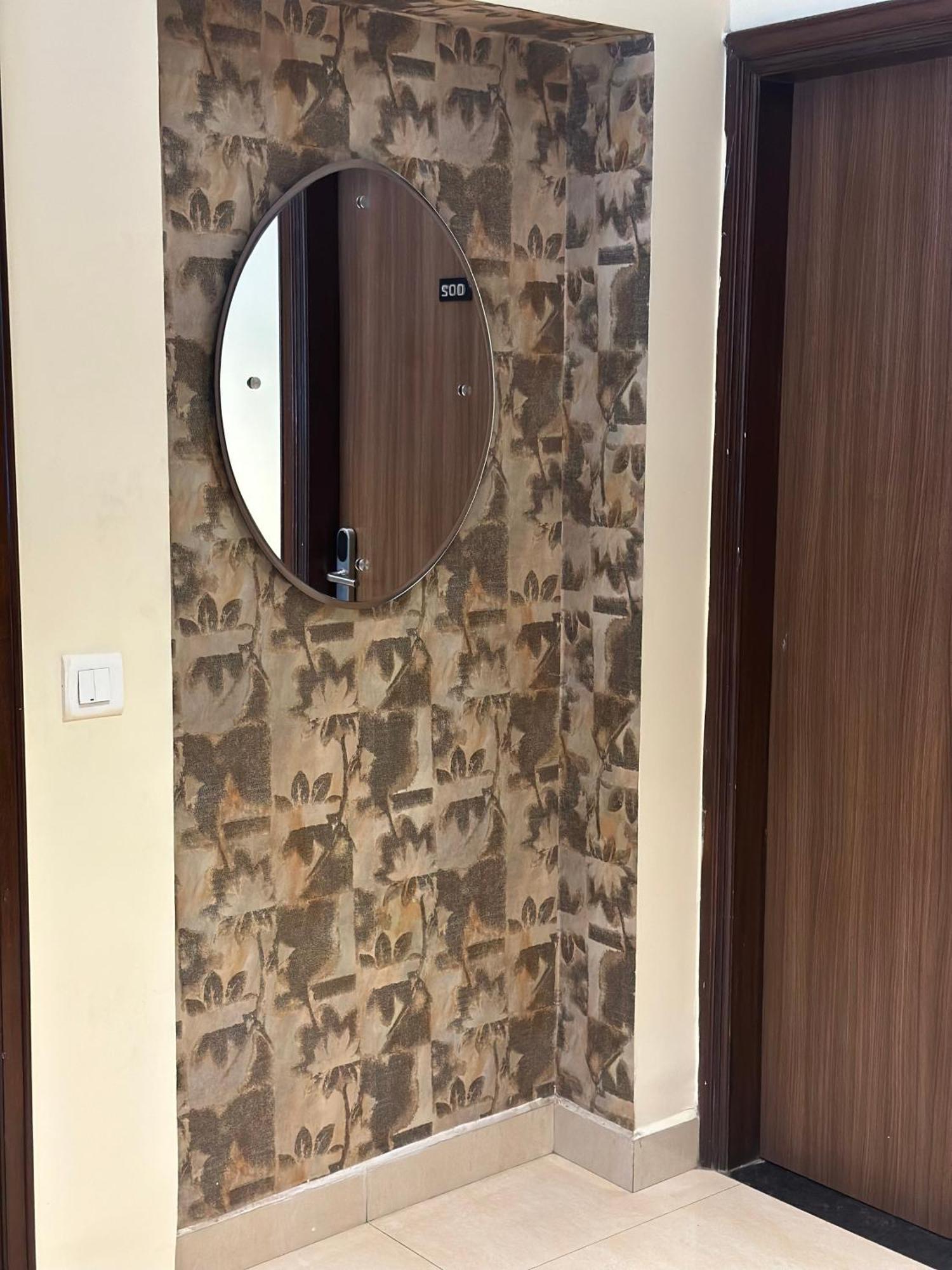 Hotel Amritsar International 2 Min Walk From Amritsar Bus Stand Exteriör bild