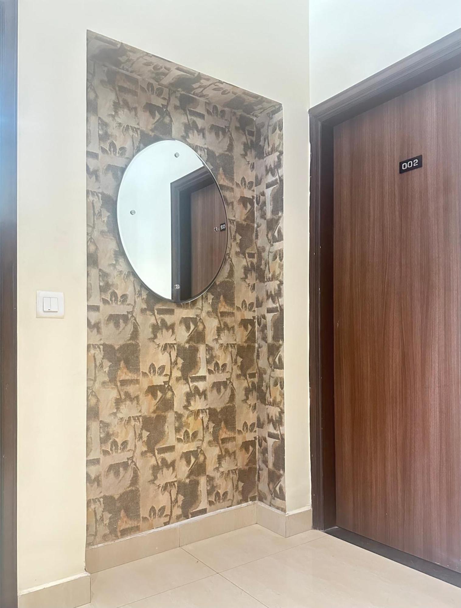 Hotel Amritsar International 2 Min Walk From Amritsar Bus Stand Exteriör bild