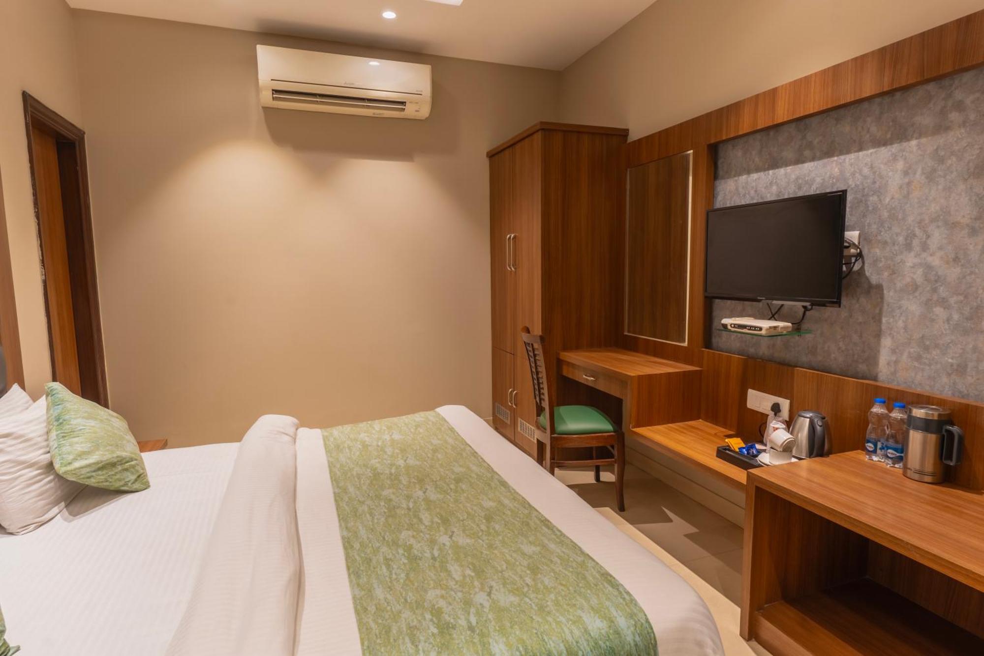 Hotel Amritsar International 2 Min Walk From Amritsar Bus Stand Exteriör bild