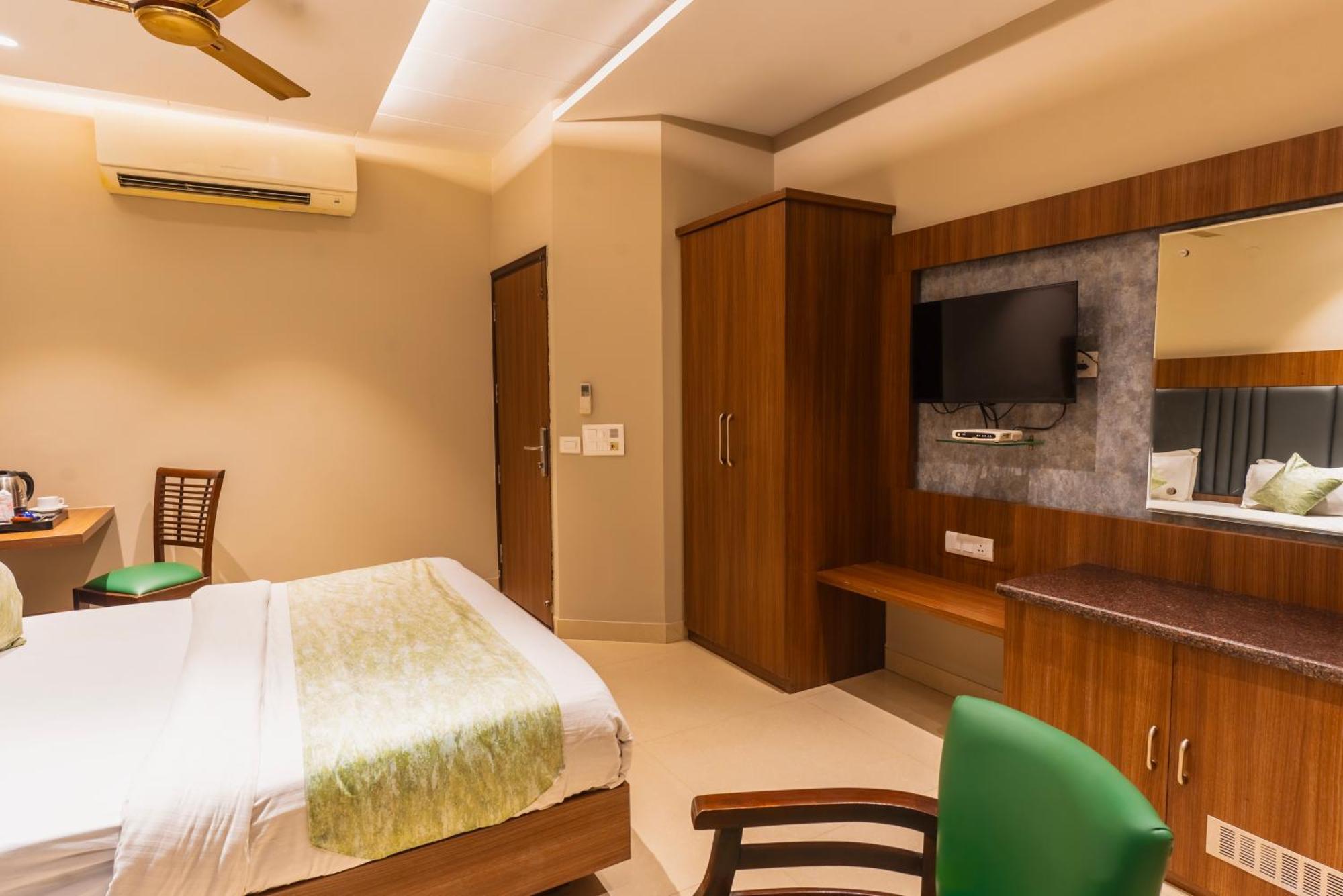 Hotel Amritsar International 2 Min Walk From Amritsar Bus Stand Exteriör bild