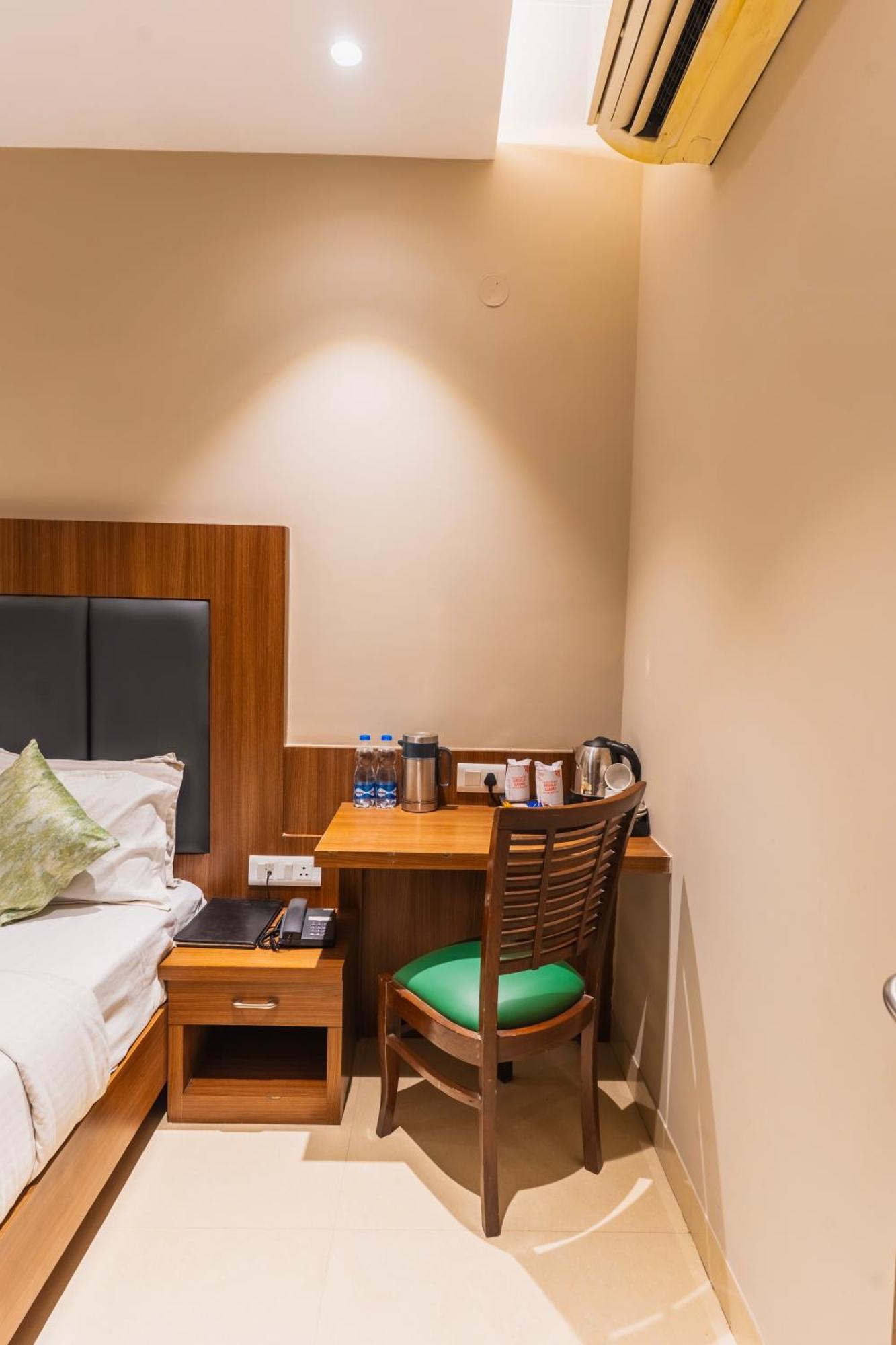 Hotel Amritsar International 2 Min Walk From Amritsar Bus Stand Exteriör bild