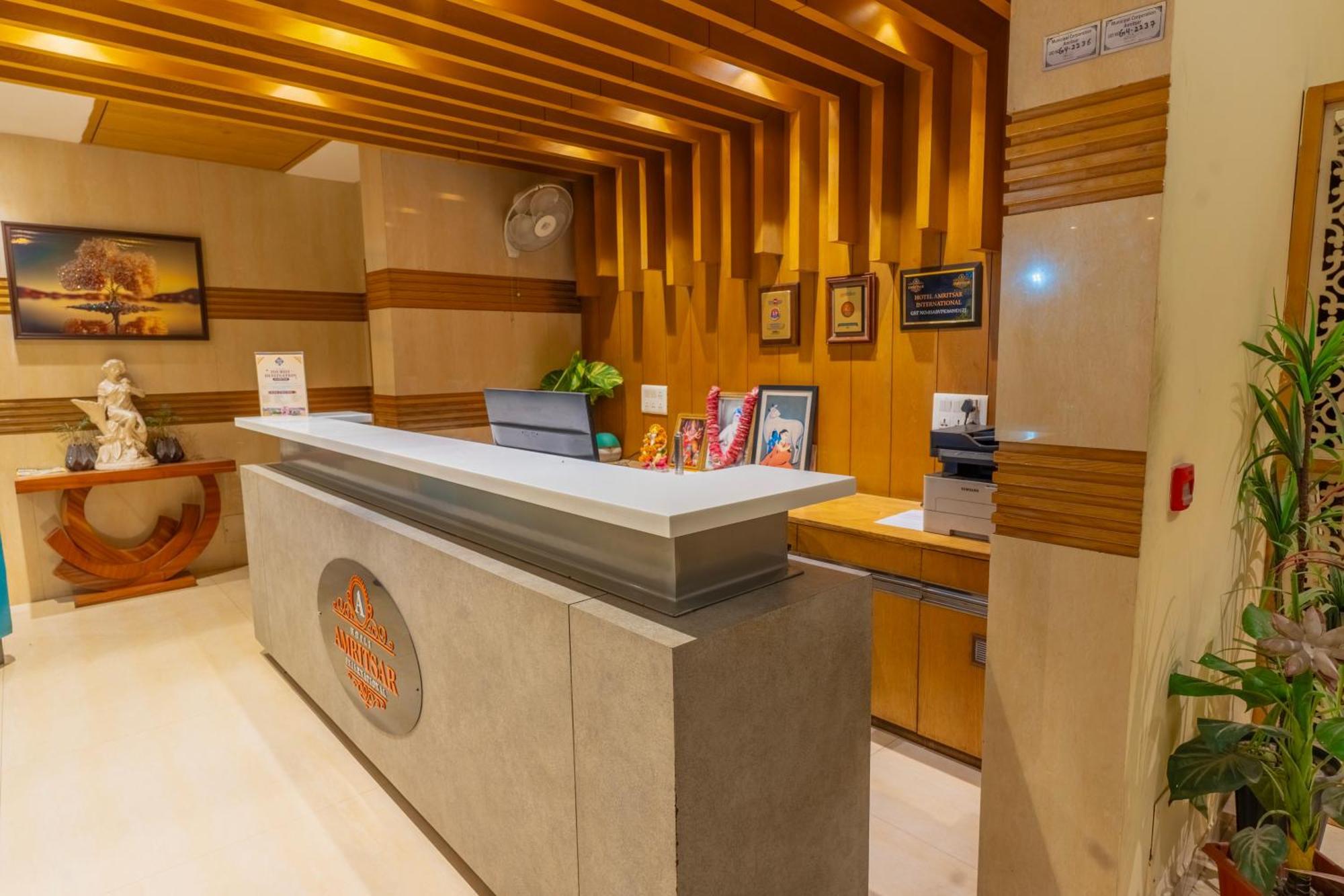 Hotel Amritsar International 2 Min Walk From Amritsar Bus Stand Exteriör bild