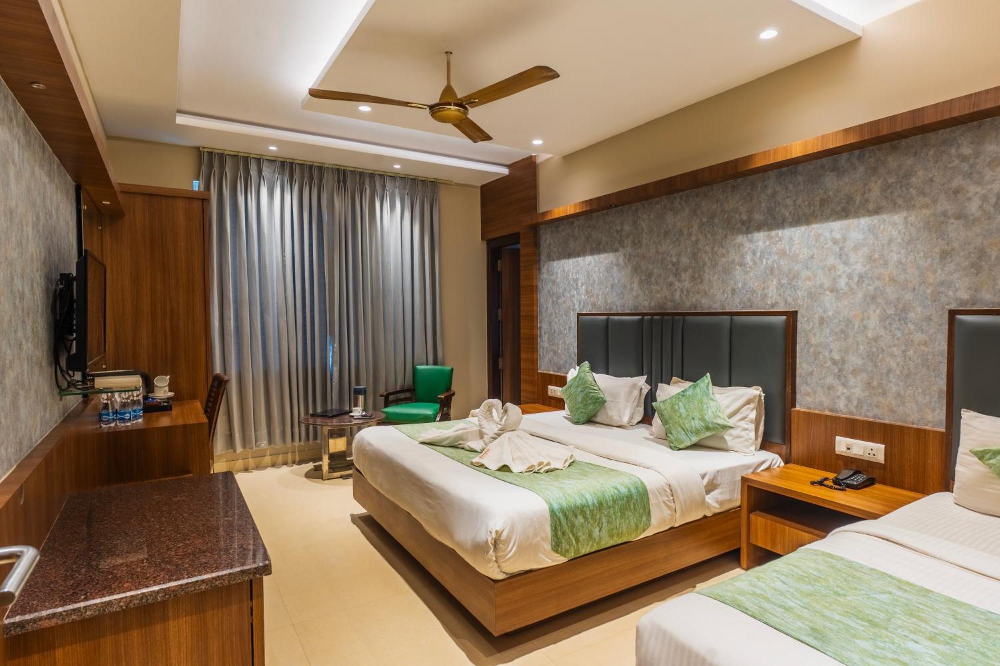 Hotel Amritsar International 2 Min Walk From Amritsar Bus Stand Exteriör bild