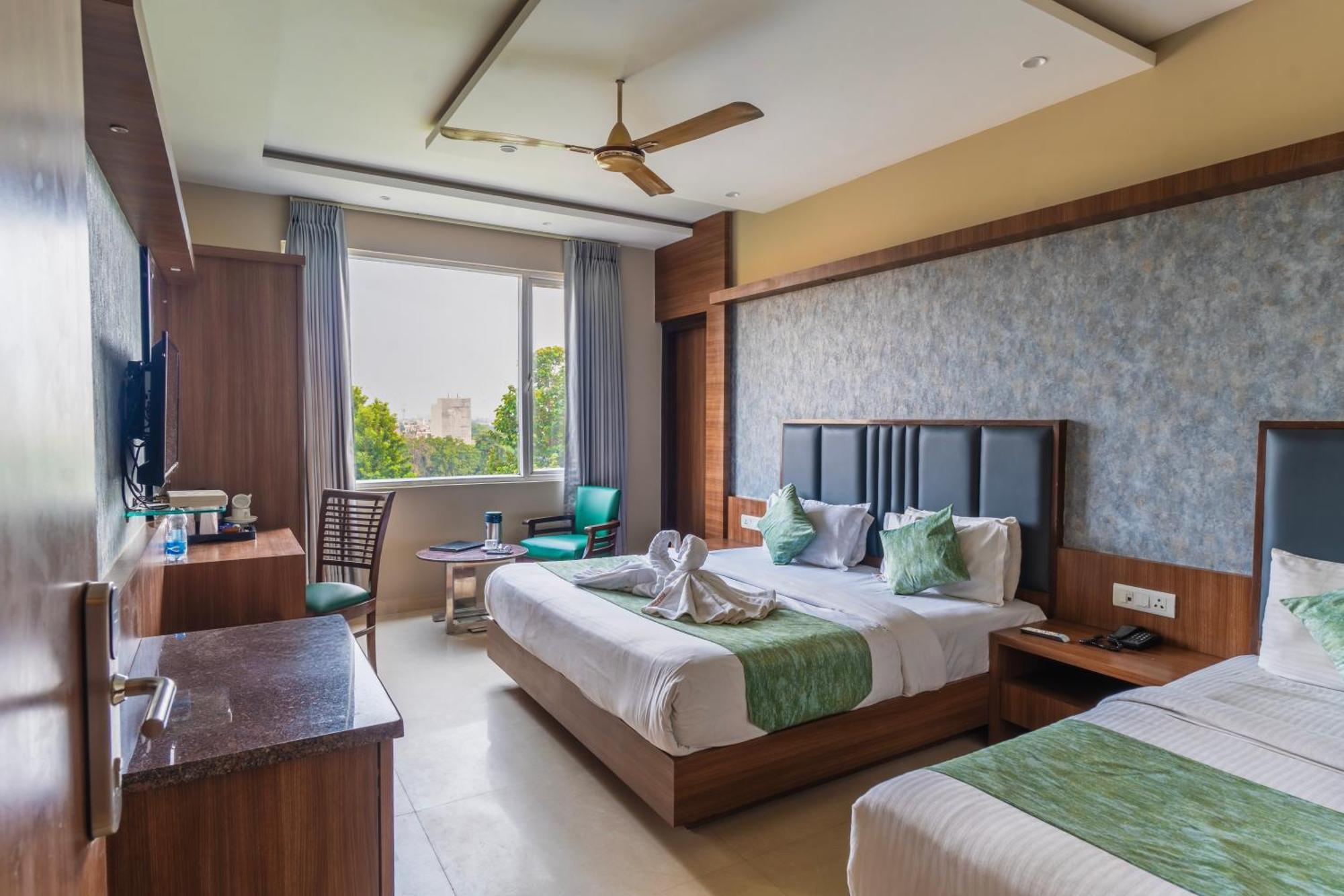 Hotel Amritsar International 2 Min Walk From Amritsar Bus Stand Exteriör bild
