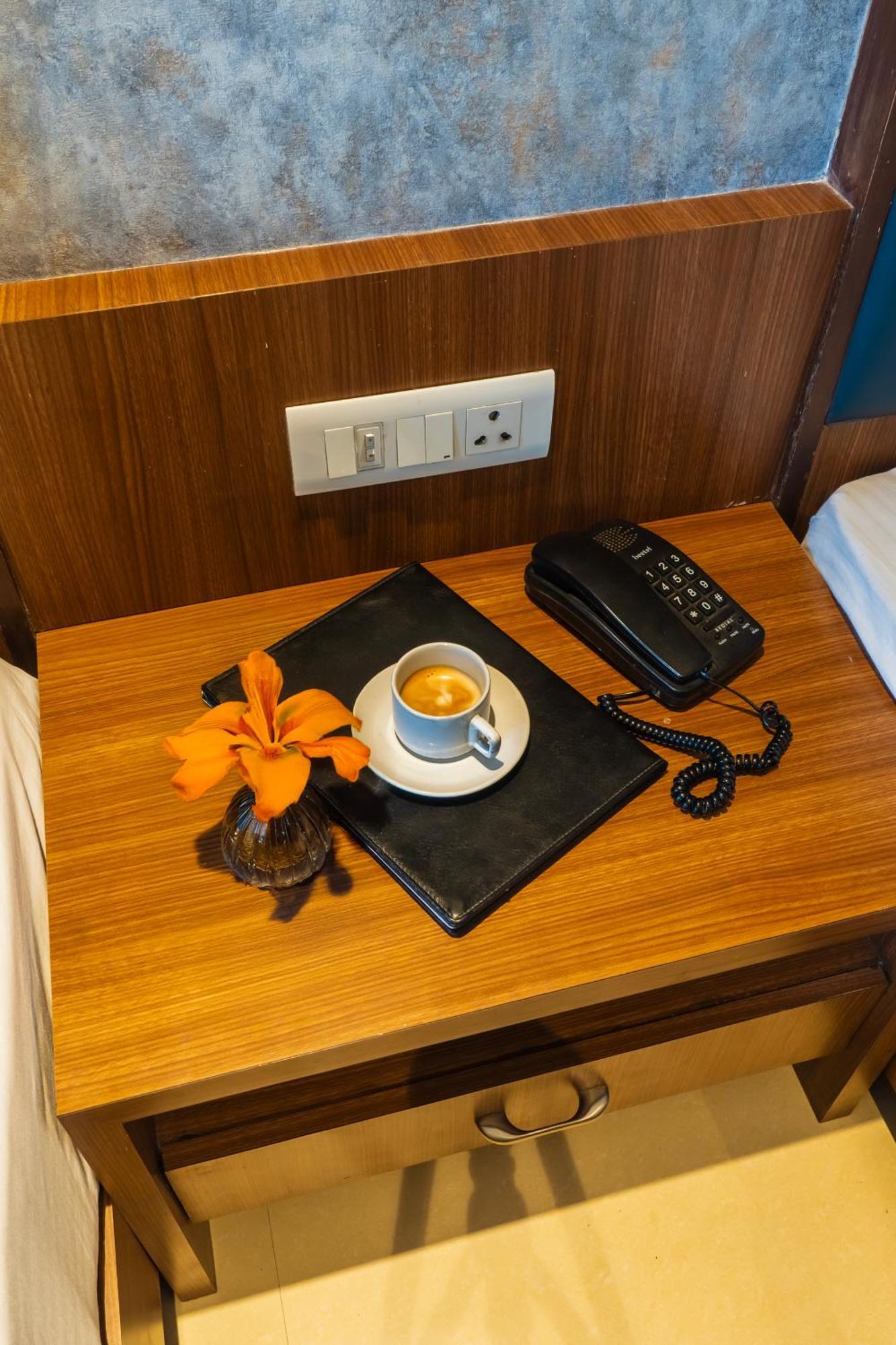 Hotel Amritsar International 2 Min Walk From Amritsar Bus Stand Exteriör bild