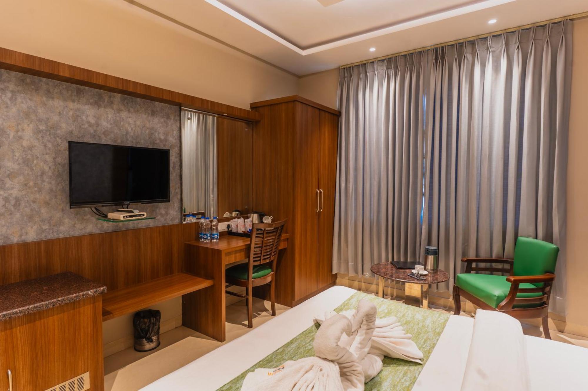 Hotel Amritsar International 2 Min Walk From Amritsar Bus Stand Exteriör bild