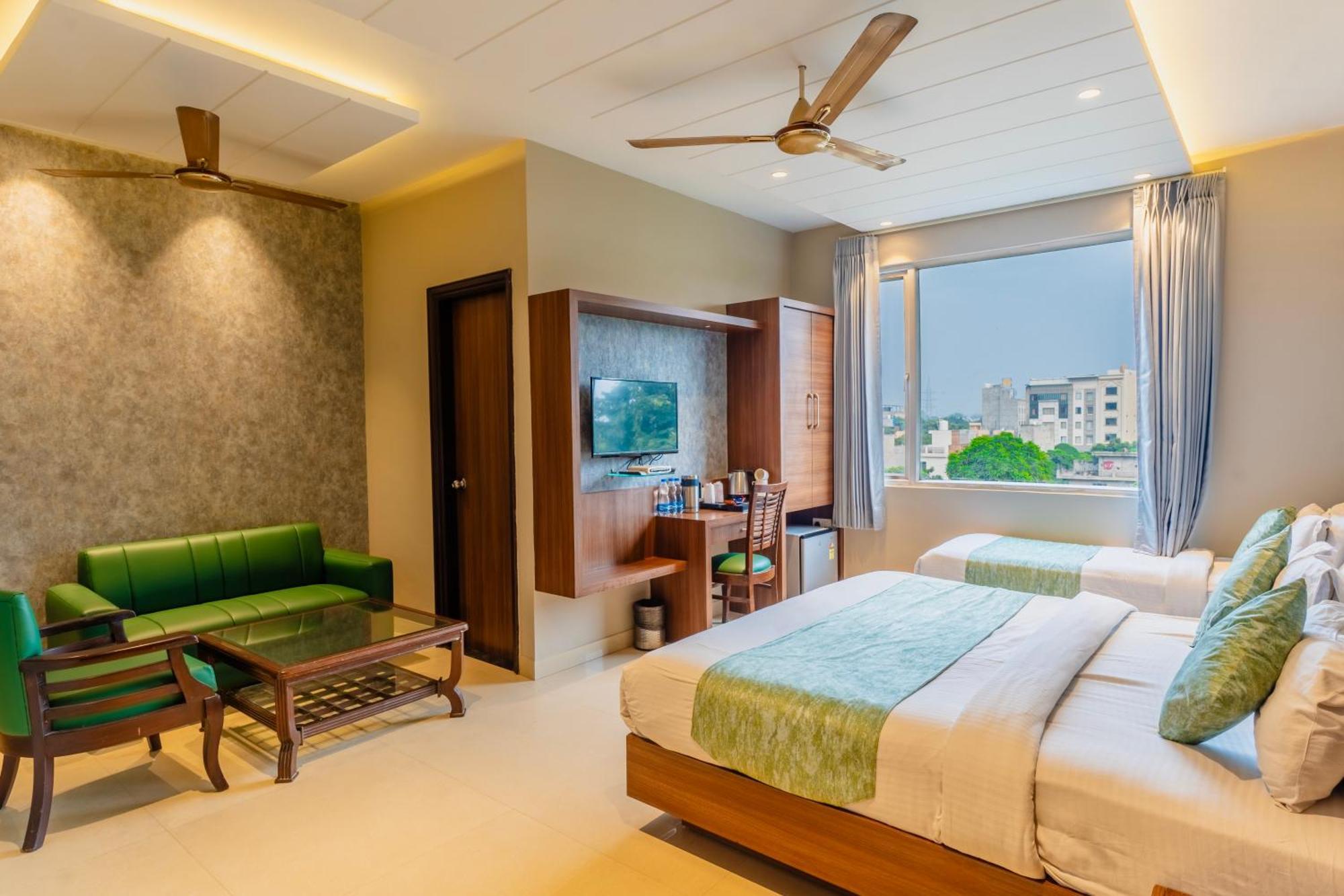 Hotel Amritsar International 2 Min Walk From Amritsar Bus Stand Exteriör bild